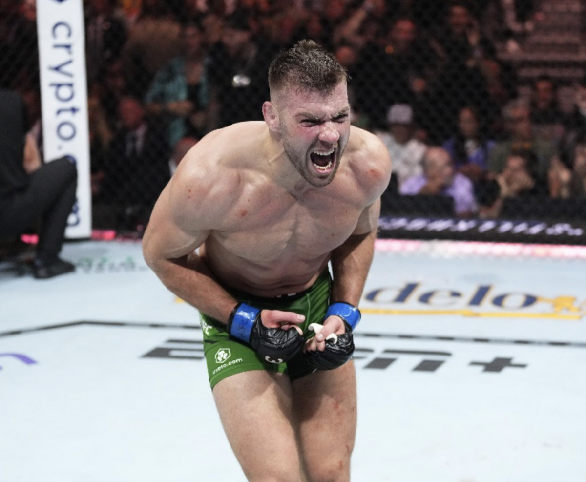 UFC 290 Bonuses Dricus Du Plessis Banks A Bonus For Robtert Whittaker