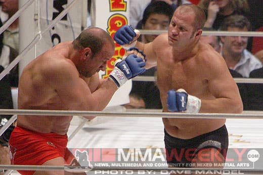 Fedor Emelianenko defeats Mark Coleman at Pride 32