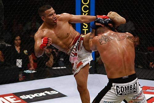 Billy Evangelista head kicks Waachim Spiritwolf at Strikeforce Challengers 11.