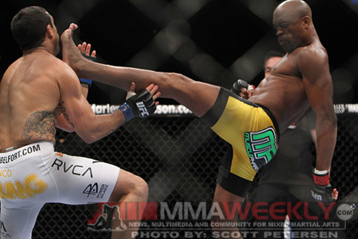 Anderson Silva knocks out Vitor Belfort with a kick to the face at UFC 126
