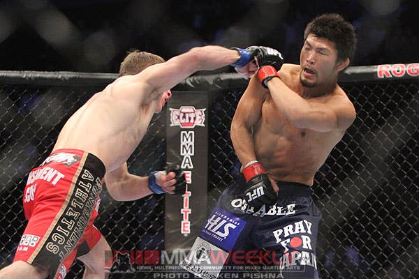 Darren Elkins and Michihiro Omigawa at UFC 131