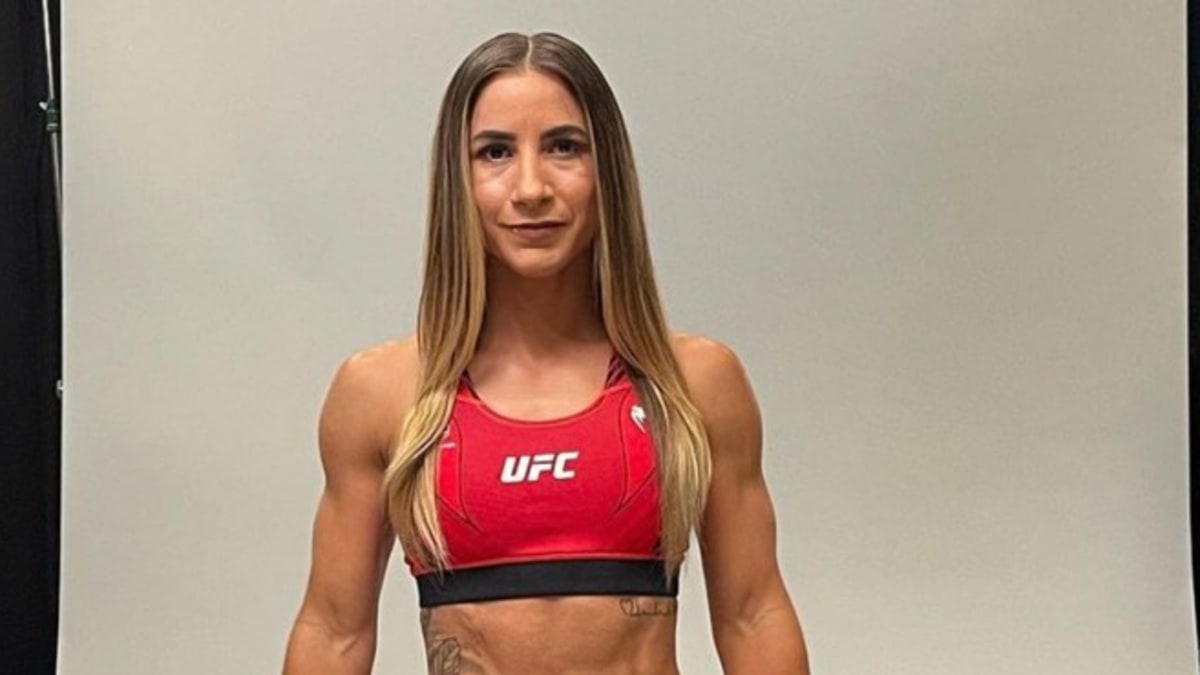 Tecia Torres displays her hand speed ahead of UFC 265 | Video -  MMAWeekly.com | UFC and MMA News, Results, Rumors, and Videos