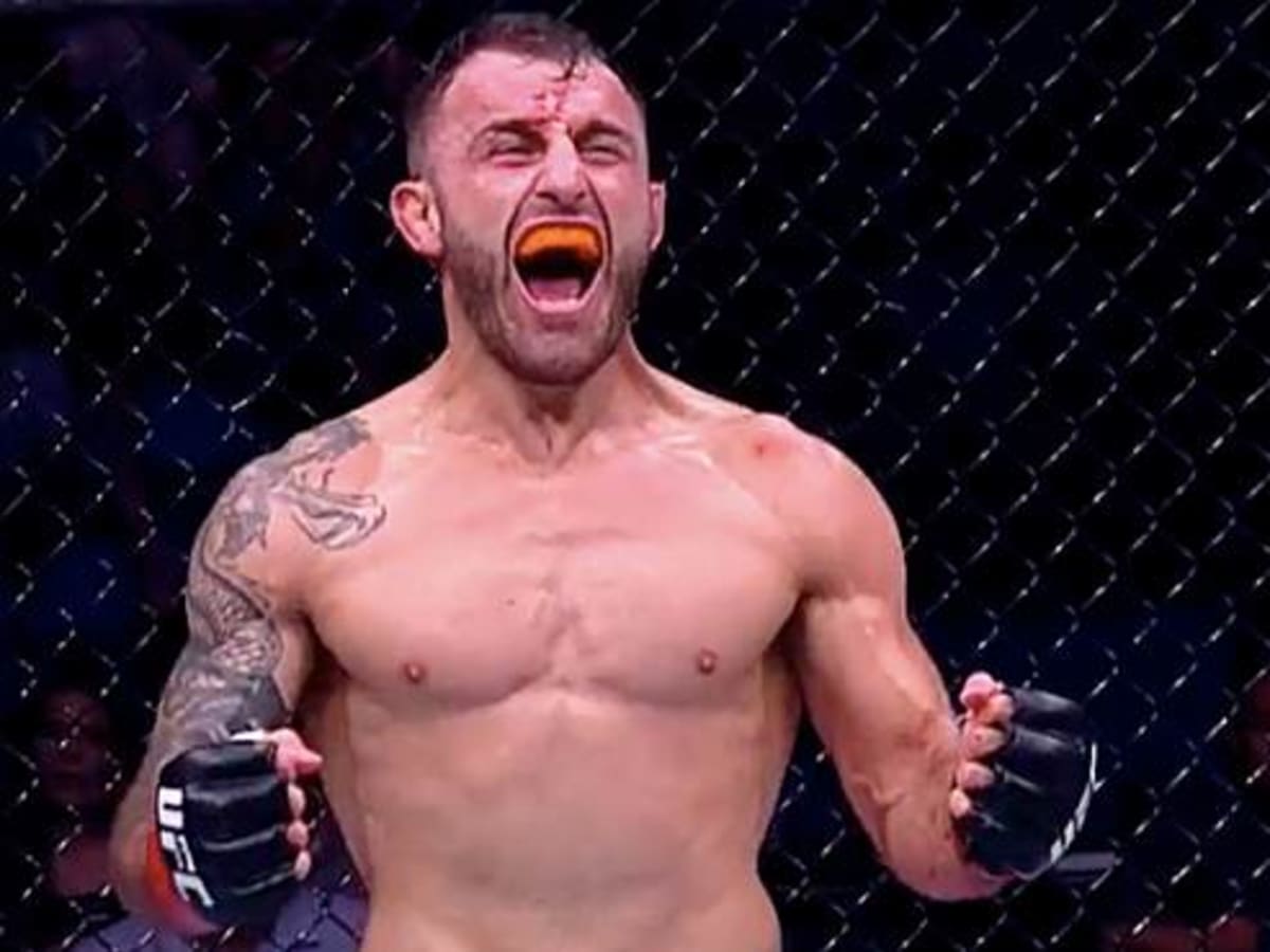 Alexander Volkanovski Attends NFL Game After UFC 266 Victory, Gets The  Biggest Cheer Of The Day