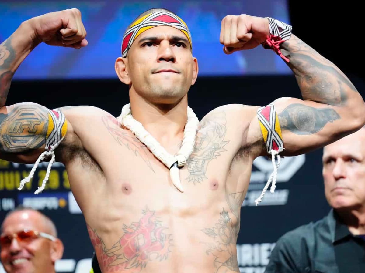Anthony Smith explains why former UFC middleweight champion Alex Pereira  will “have problems” at light heavyweight: “That dude will make him look  tiny” | BJPenn.com