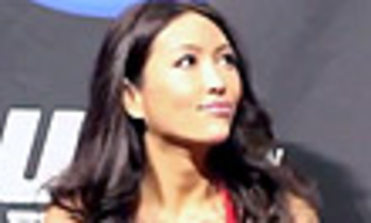 UFC Introduces New Japanese Octagon Girl, Azusa Nishigaki (Video