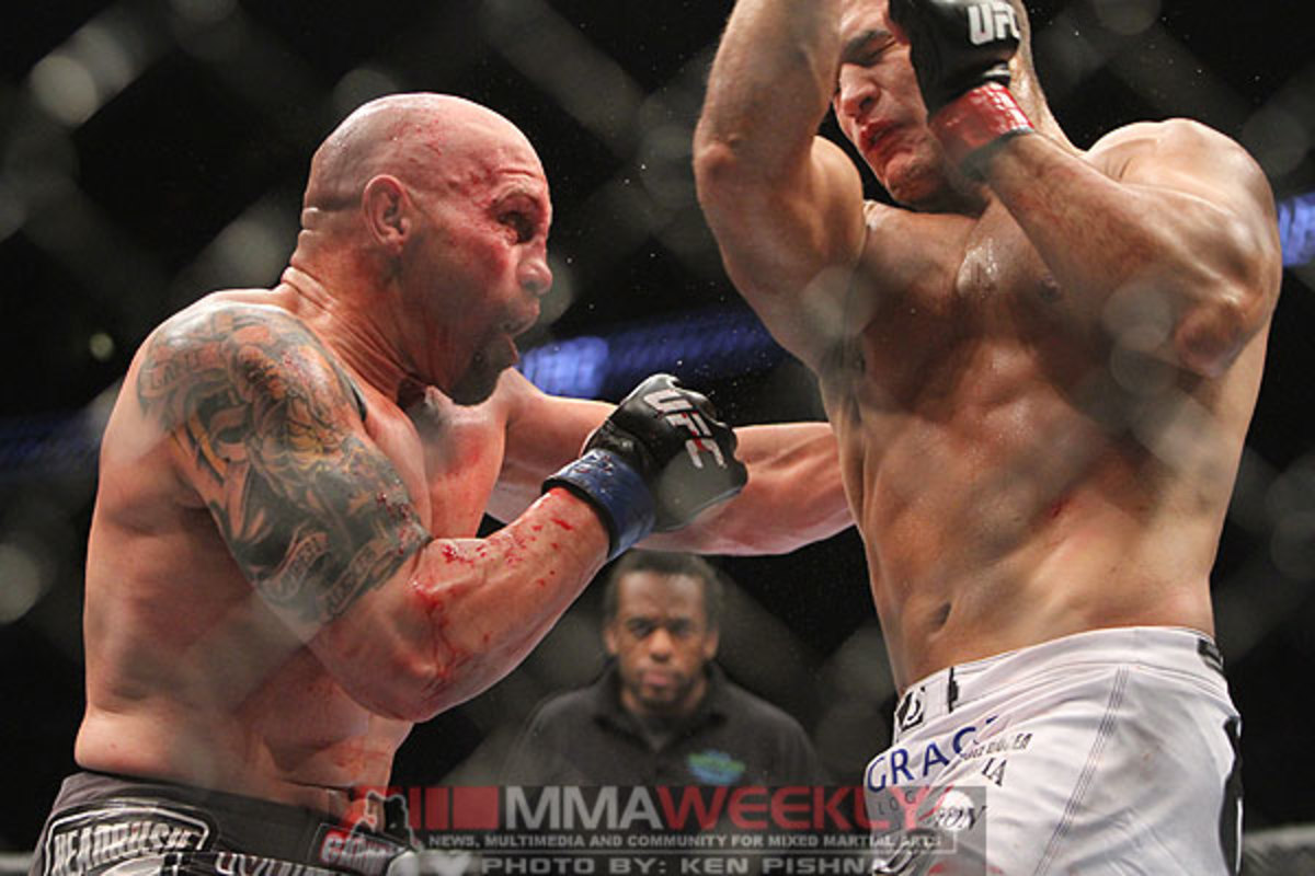 UFC 131 dos Santos vs. Carwin Play-by-Play: Junior dos