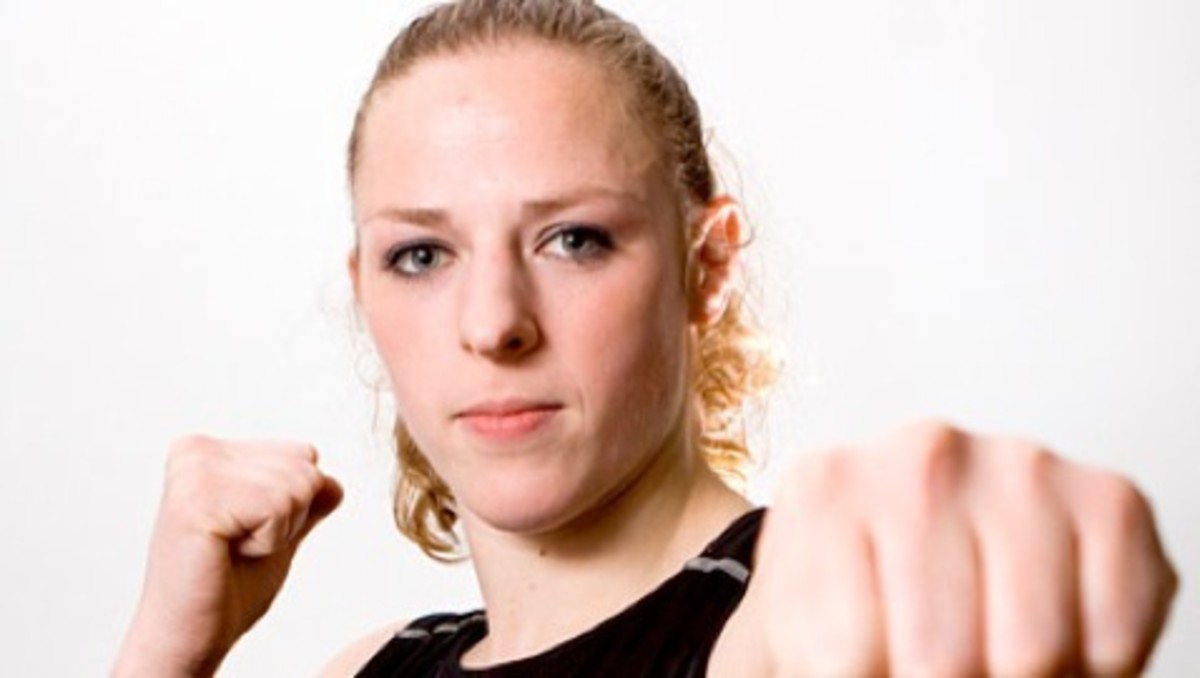 Former Strikeforce Champ Sarah Kaufman Draws Olympic Medalist Sara ...