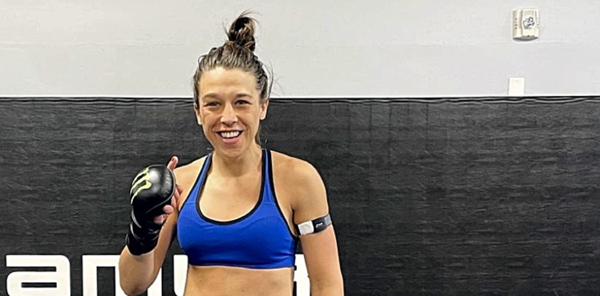 Former Ufc Champ Joanna Jedrzejczyk Displays Her Striking In Training