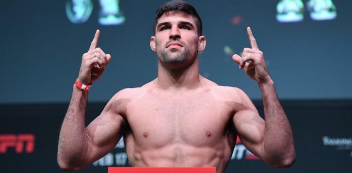 Vicente Luque squeaks by Mike Perry in bloody war in UFC Uruguay co ...