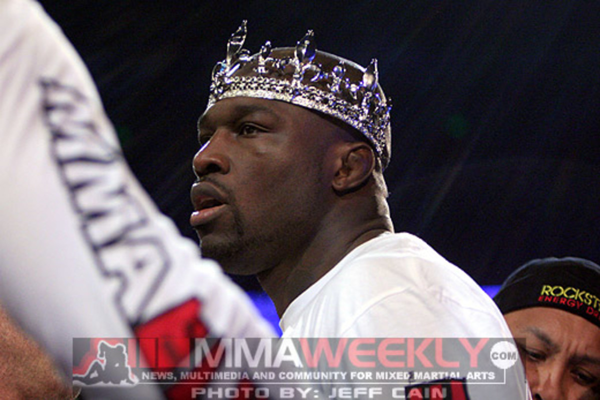 Muhammed "King Mo" Lawal Signs With Bellator And Will Also Pro Wrestle ...